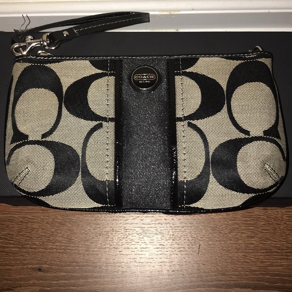 🔥2/$10 Grey and black wristlet
